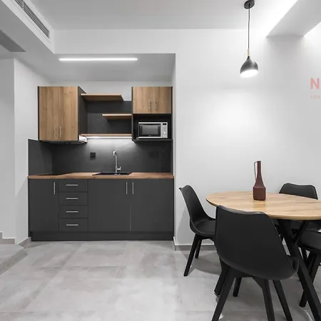 Pantheon, Nilie Hospitality Mgmt דירה